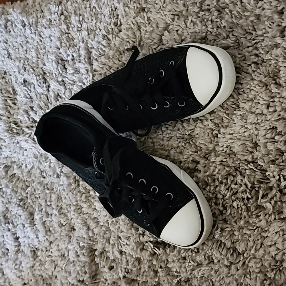EUC Women's UGG Evera Black Denim Sneakers - Size 6